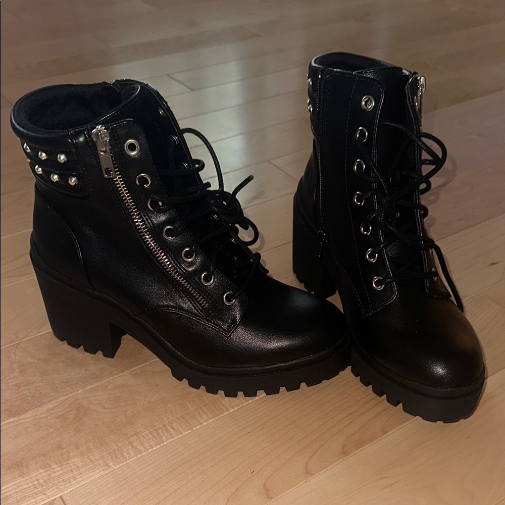 Black Women's Lace-Up Ankle Boots